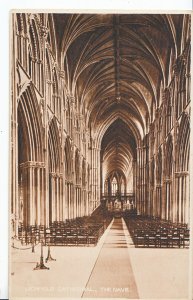 Staffordshire  Postcard - Lichfield Cathedral - The Nave     ZZ3609