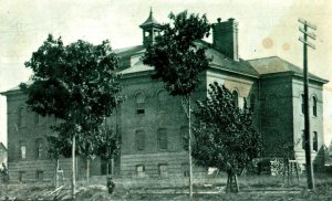 C. 1907 School Building, Boyne City, Mich Postcard F98
