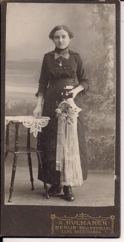 CABINET PHOTO BERLIN, Young Woman or Girl w Bible, Prayer Book, ca. 1900-15