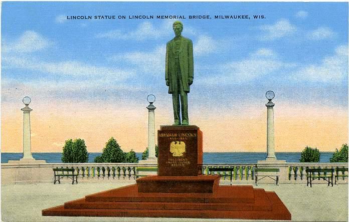 Lincoln Statue on Lincoln Memorial Bridge - Milwaukee WI, Wisconsin