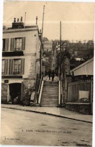 CPA LAON L'Escalier de la Gare (pris du bas) (280364)