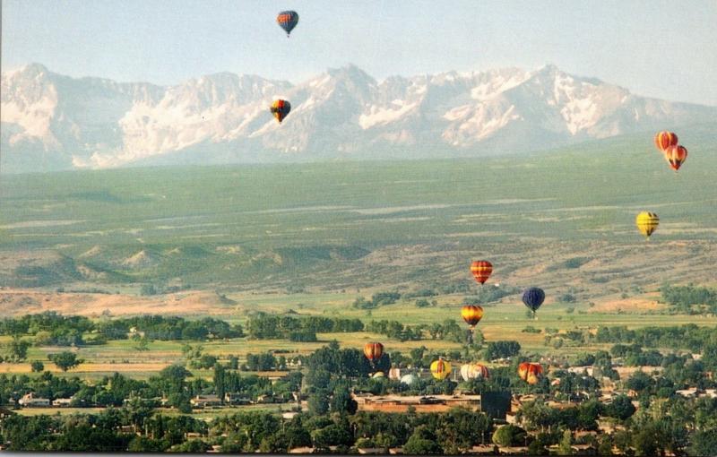 Colorado Montrose Panorama With Hot Air Balloons