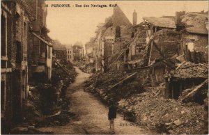 CPA Guerre Military PÉRONNE Rue des Naviages (807793)