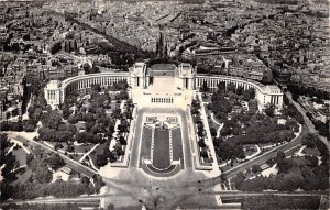 Le Palais de Chaillot vu de la Tour Eiffel Paris France 1951 