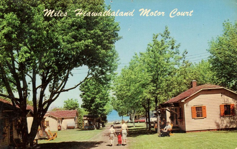 MI - St Ignace. Miles Hiawathaland Motor Court