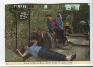 470894 Ireland Co. Cork Blarney Castle Kissing Blaney Stone Old postcard