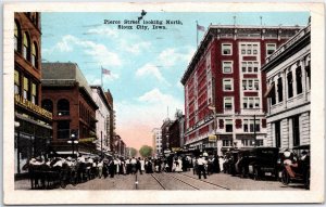 VINTAGE POSTCARD CROWD OF PEOPLE & BUGGIES ON PIERCE STREET SIOUZ CITY IOWA 1911