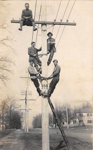 Working men, real photo Working men, real photo, Lineman View Images