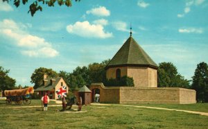 Williamsburg Virginia VA, Magazine and Guardhouse Weapon Arms, Vintage Postcard