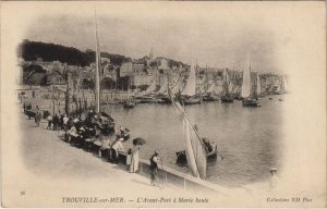 CPA TROUVILLE-sur-MER L'Avant-Port a Maree Haute (1250387)