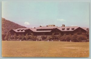 Bear Mts New York~Inn On Mountains~Standard Chrome Postcard
