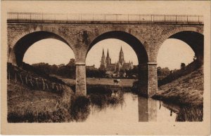 CPA BAYEUX La Cathedrale et le Pont du Chemin de Fer (1228284)