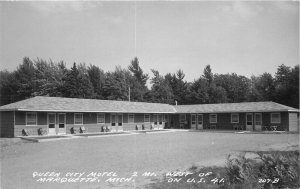 Michigan Marquette 1950s Cook Postcard Queen City Motel  207B roadside 22-4480