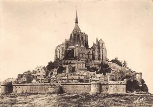 BR12003 le mont saint michel   france real photo