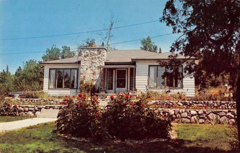 Drummond Island Michigan view of Ellis Lodge on Old Fort Bay vintage pc Z22761