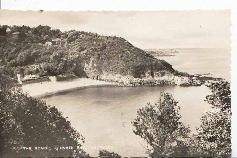 Channel Islands Postcard - The Beach, Fermain Bay, Guernsey  BH1186