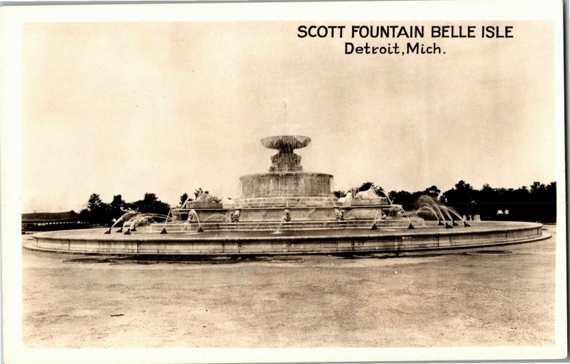 RPPC, Scott Fountain at Belle Isle, Detroit MI Vintage Postcard G19