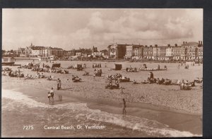 Norfolk Postcard - Central Beach, Great Yarmouth     B1164