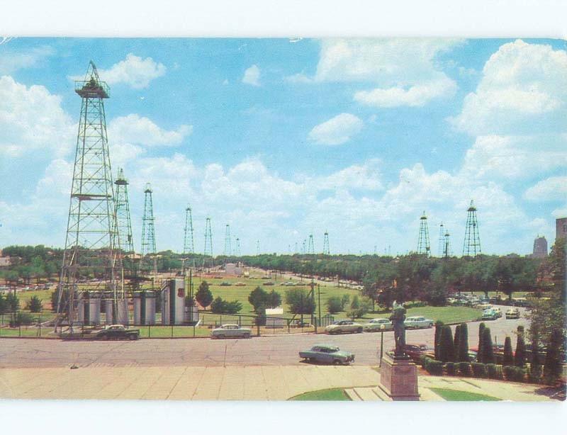 1950's OLD CARS BY THE OIL WELL DERRICKS Oklahoma City OK E9027