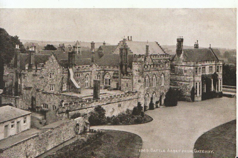 Sussex Postcard - Battle Abbey from Gateway - Ref TZ4523