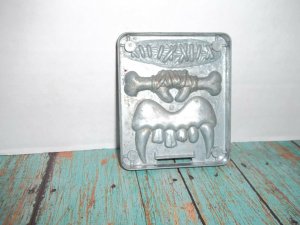 Vintage Thingmaker Fright Factory Mold Plate Dracula Teeth Fangs Bone Scar 1966