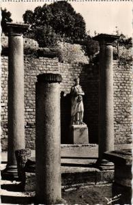 CPA VAISON-la-ROMAINE - Le Portique - La Statue de Sabine (512277)