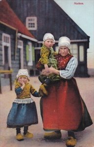 Netherlands Marken Locals In Traditional Costume