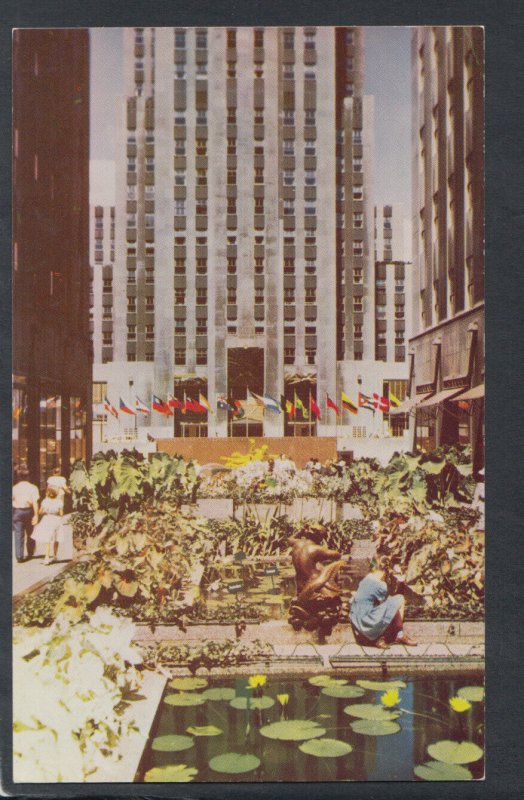 America Postcard - Fountains, Rockefeller Plaza, New York City T9849