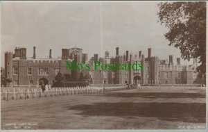 Middlesex Postcard - West Front of Hampton Court Palace   RS28399
