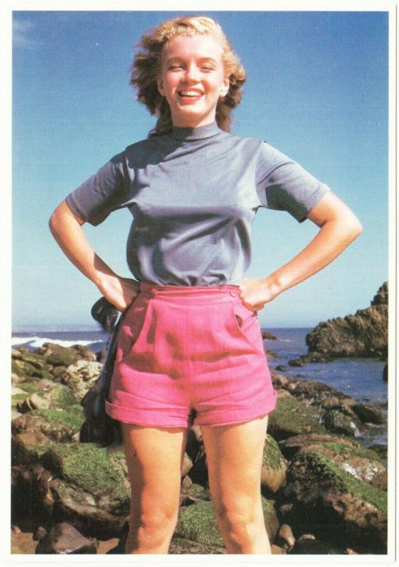 Marilyn Monroe in 1948 at Malibu No. 7 Modern Postcard