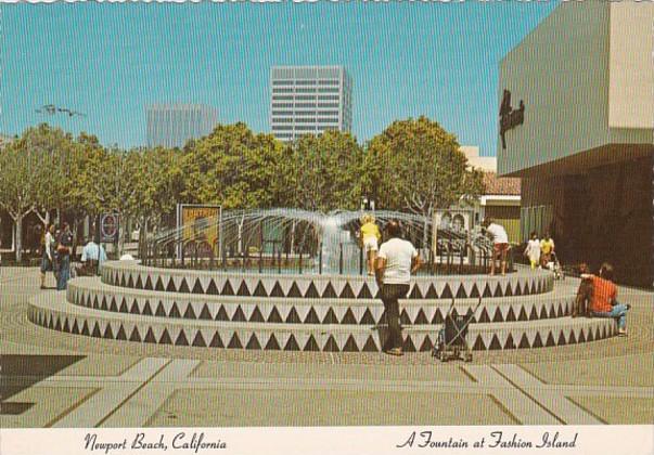 Water fountain in Newport Beach 