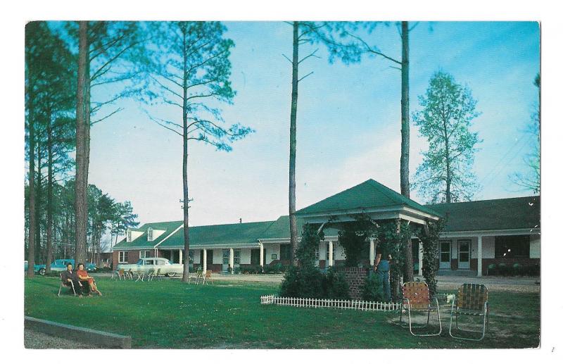 Williamsburg VA Motel Carolynn Court Rte US 60 Vintage Walter H Miller Postcard