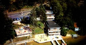 NH - Laconia. Quarter-deck Motel  (3.5 X 6.625). Roadside America