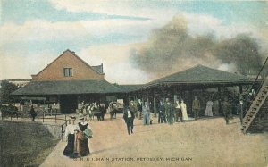 Postcard Michigan Petoskey Main Railroad station Cook 23-9485