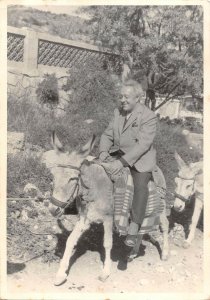 US4126 Old man riding Donkey, ANimals Animaux Postcard