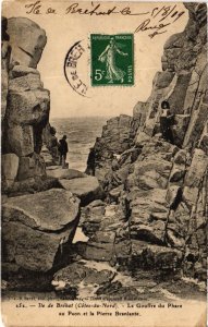 CPA ILE-de-BREHAT Le Gouffre du Phare au Paon et la Pierre Branlante (1295923)