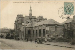 CPA DOULLENS Rue de la Gare Les Ecoles (19073)