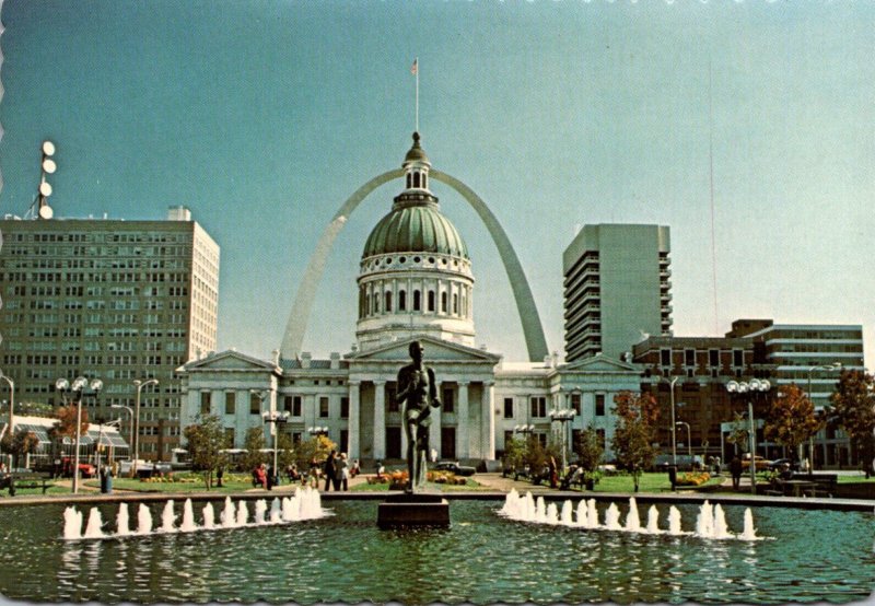 Missouri St Louis Skyline Showing The Arch With The Old Court House and "...