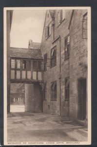 Worcestershire Postcard - Entrance To Courtyard, Lygon Arms, Broadway  RS19966