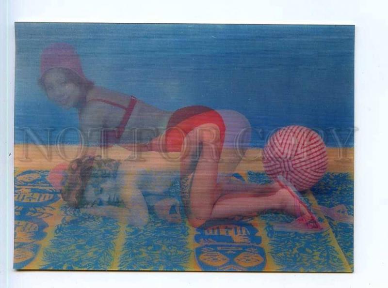 251654 PIN UP NUDE girl w/ ball OLD 3-D lenticular postcard