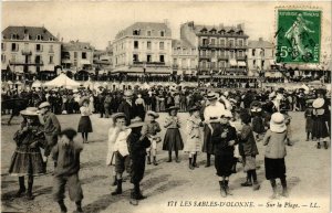 CPA LES SABLES-D'OLONNE Sur la Plage (869000)