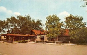 SKOKIE, IL Illinois  ELLIOTT'S PINE LOG RESTAURANT  Roadside  c1950's Postcard