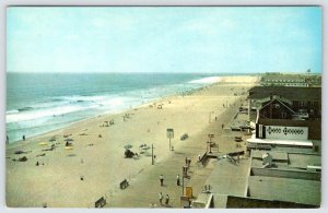 1950-60's COTTAGE LINE BOARDWALK BEACH SCENE OCEAN CITY MD VINTAGE POSTCARD