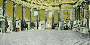 Postcard  East Side of Statuary Hall, Capitol, Washington DC. .    Q8