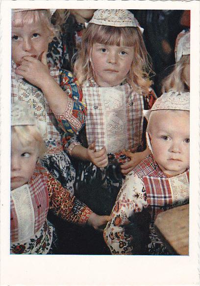 Netherlands Marken Children In Traditional Costume