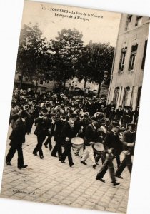 CPA FOUGERES - La Fete de la Verrerie le départ de la musique (210489)