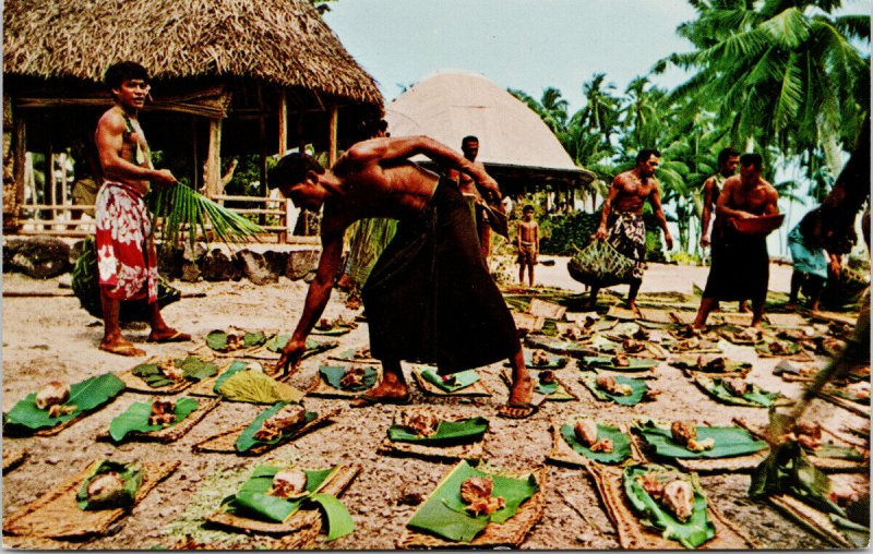 Salemumu Western Samoa Men Preparing Salmon Feast Unused Vintage Postcard F56