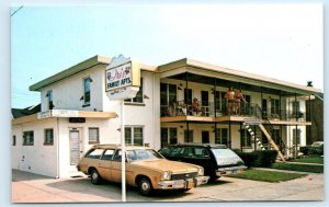 WILDWOOD, New Jersey NJ ~ Roadside IRIS FAMILY APARTMENTS 1977 Motel Postcard