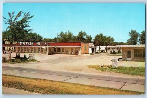 Pipestone Minnesota Postcard Mayfair Motel Roadside View Building 1960 Unposted