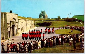 VINTAGE POSTCARD THE ROYAL REGIMENT AT THE CITADELLE QUEBEC CITY CANADA 1964